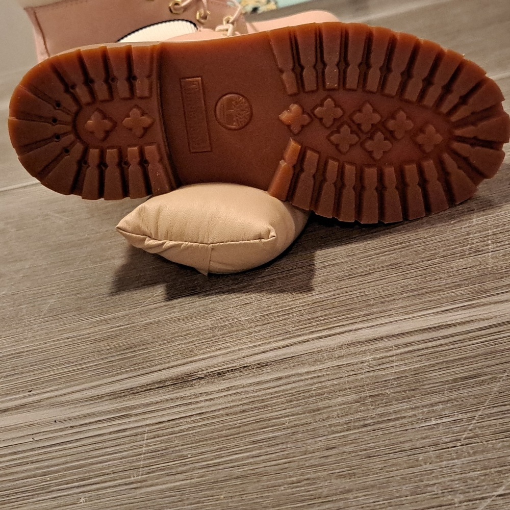 BOOTS - Picture 6 of 6